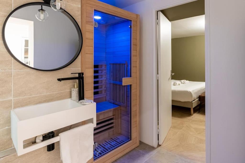 New - Luxeux Avec Cinema Et Sauna Appartement Parijs